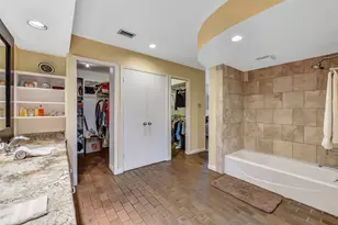 1102 Cowards Creek Dr, Friendswood, TX 77546 - Photo 15