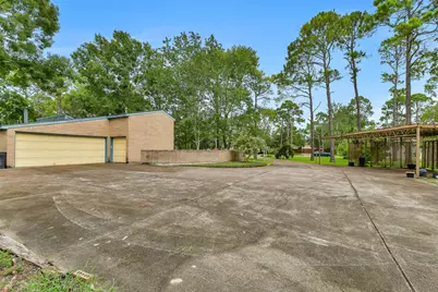 1102 Cowards Creek Drive, Friendswood, TX 77546 - Photo 23