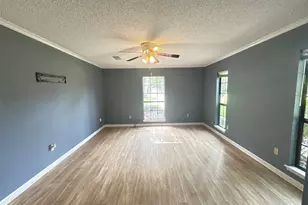 719 E Wildwood Dr, Village Mills, TX 77663 - Photo 13