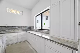 316 W 30th St, Houston, TX 77018 - Photo 5