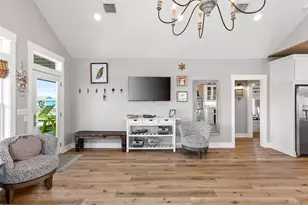 970 Pelican Ln, Crystal Beach, TX 77650 - Photo 9