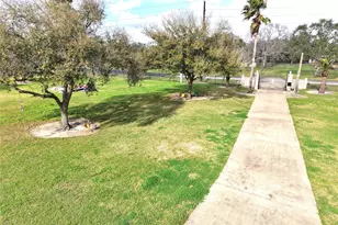 10302 Hanselman Rd, Manvel, TX 77578 - Photo 7