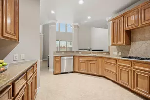 2904 Grand Shore Ct, League City, TX 77573 - Photo 9