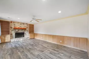 2111 Diane St, Pinehurst, TX 77362 - Photo 5