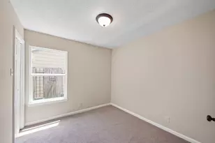 8771 Josie St, Houston, TX 77029 - Photo 13