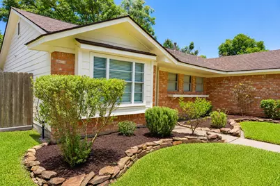 2016 Kingsway Drive, League City, TX 77573 - Photo 3