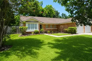 2016 Kingsway Dr, League City, TX 77573 - Photo 3