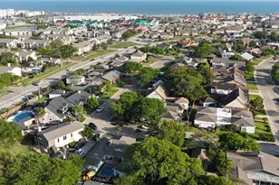 18 Colony Park Cir, Galveston, TX 77551 - Photo 27