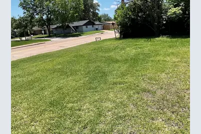 2901 Rust Avenue, Texas City, TX 77590 - Photo 1