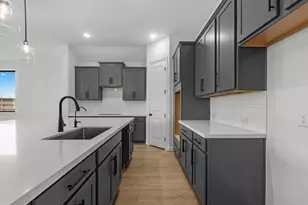 10642 Forward Dr, Richmond, TX 77469 - Photo 5