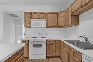 19318 Diversion Dr, Tomball, TX 77375 - Photo 11