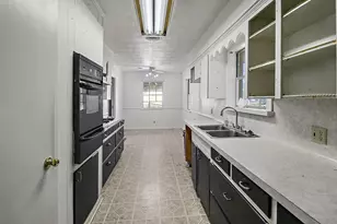 407 Lazy Ln, Anahuac, TX 77514 - Photo 11