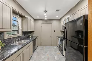 2826 Forestwood Dr, Bryan, TX 77801 - Photo 3