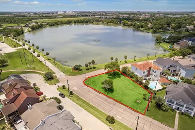 18743 Martinique Drive, Nassau Bay, TX 77058 - Photo 3