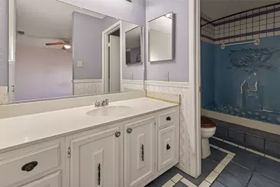 10647 Chapel Hill Drive, Houston, TX 77099 - Photo 37