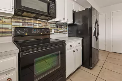 10647 Chapel Hill Drive, Houston, TX 77099 - Photo 19