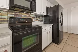 10647 Chapel Hill Dr, Houston, TX 77099 - Photo 19