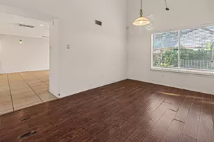 10647 Chapel Hill Dr, Houston, TX 77099 - Photo 11