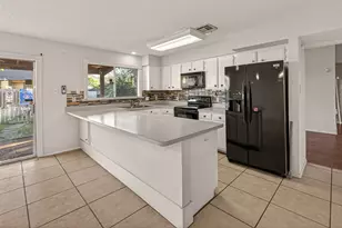 10647 Chapel Hill Dr, Houston, TX 77099 - Photo 15