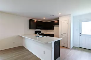 8810 Wooster Trails Dr, Baytown, TX 77521 - Photo 5