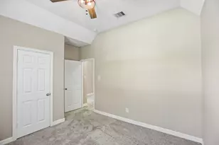 11022 Sarah Bluff Ln, Cypress, TX 77433 - Photo 21