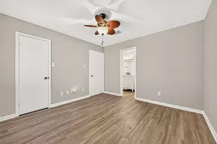 7 April Point Dr S, Conroe, TX 77356 - Photo 19