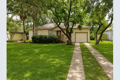 1211 17th Avenue N, Texas City, TX 77590 - Photo 1