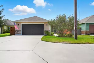 623 W Deberry Ave, Aransas Pass, TX 78336 - Photo 1