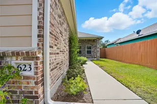 623 W Deberry Ave, Aransas Pass, TX 78336 - Photo 3