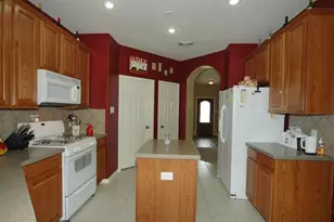 13110 Rippling Creek Ln, Pearland, TX 77584 - Photo 9