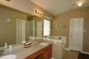 13110 Rippling Creek Ln, Pearland, TX 77584 - Photo 19
