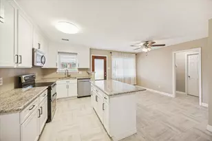 241 S Masonic St, Bellville, TX 77418 - Photo 5