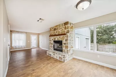 241 S Masonic St, Bellville, TX 77418 - Photo 5