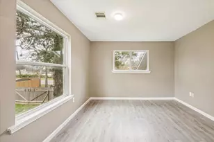 241 S Masonic St, Bellville, TX 77418 - Photo 13