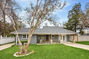 241 S Masonic St, Bellville, TX 77418 - Photo 3