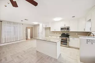 241 S Masonic St, Bellville, TX 77418 - Photo 3