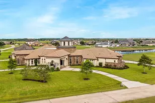 418 Lakeview Blvd, Dickinson, TX 77539 - Photo 1