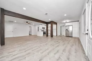 302 County Park Dr, League City, TX 77573 - Photo 3