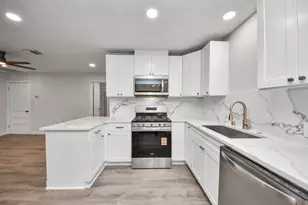302 County Park Dr, League City, TX 77573 - Photo 9