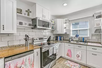 4009 Avenue N 1/2, Galveston, TX 77550 - Photo 13