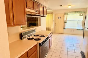 872 Granville Dr, Houston, TX 77091 - Photo 5