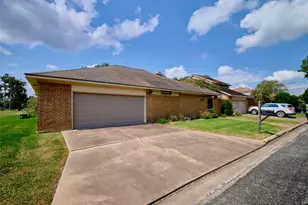 1520 Crestmont St, Wharton, TX 77488 - Photo 5