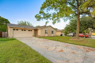 1510 Chestnut Tree Ln, Houston, TX 77067 - Photo 3