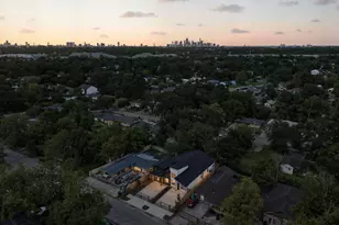 5029 Van Fleet St, Houston, TX 77033 - Photo 3