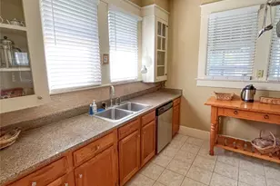 1005 Postoffice St, Galveston, TX 77550 - Photo 7