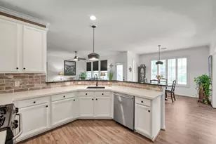 2 Gleneden Ct, Conroe, TX 77384 - Photo 9