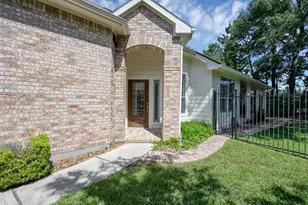 2 Gleneden Ct, Conroe, TX 77384 - Photo 3