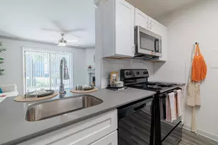 200 Hallow Tree Ln, Houston, TX 77090 - Photo 5