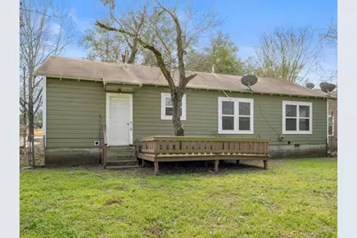 805 E Tom Green Street, Brenham, TX 77833 - Photo 13