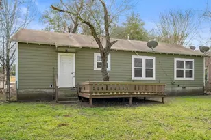805 E Tom Green St, Brenham, TX 77833 - Photo 13